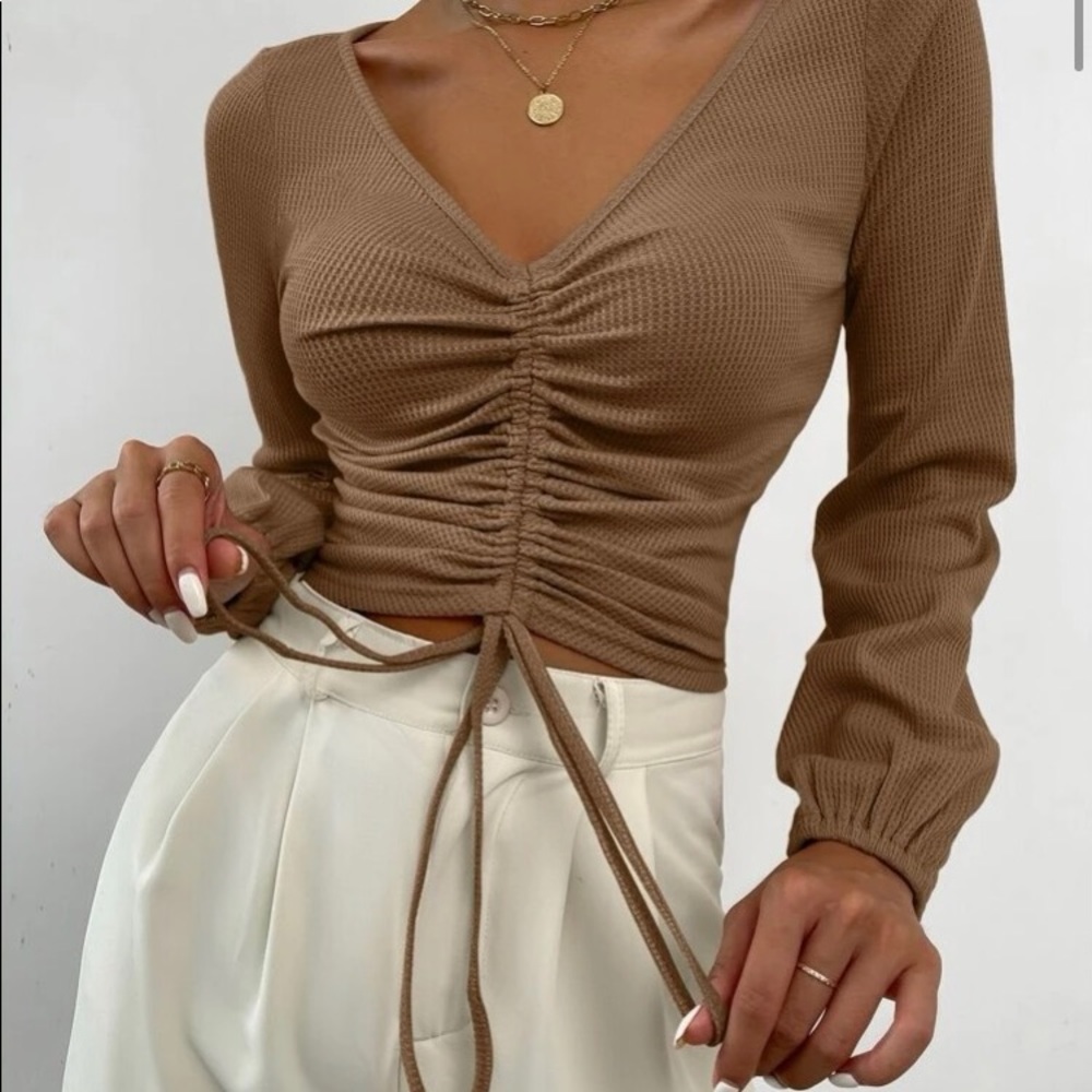 Ruched cuffed long sleeve Tee with tie